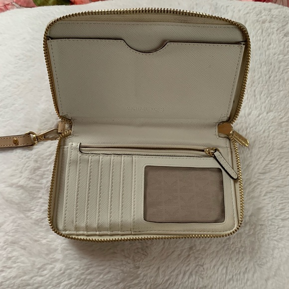 MK Smartphone Wristlet